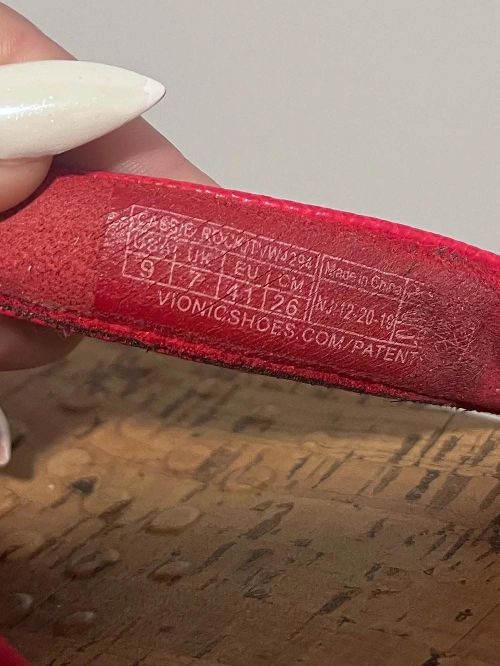Vionic Womens Cassie Patent Bow Comfort Orthotic Flip Flop Sandal Red 9 Cork